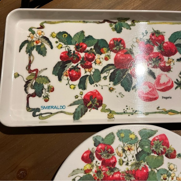 Smeraldo Strawberry Fruit Serving Tray & Plate Melamine Design Imports Italy - Picture 5 of 16